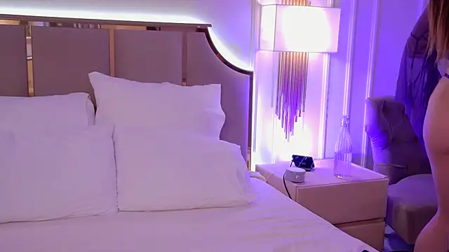 MeganStrain online show from September 26, 3:15 am