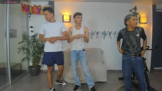 Bisexlifehot   online show from October 19, 11:18 pm