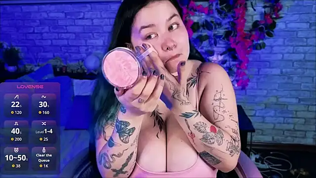 Mira Fyre online show from September 16, 8:17 pm