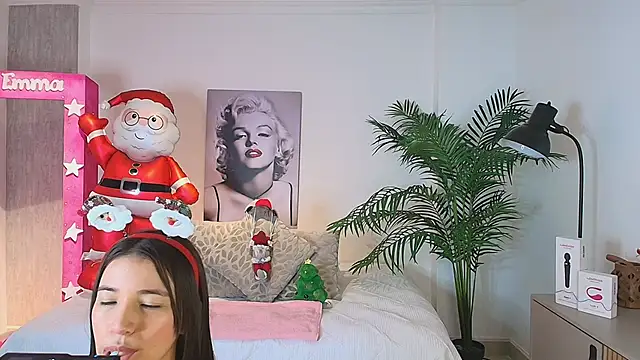 LUNAA    online show from December 1, 3:54 am