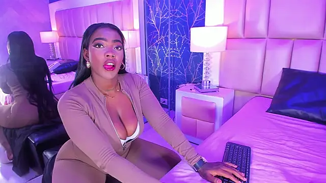 ReinaMiah online show from November 28, 12:08 pm