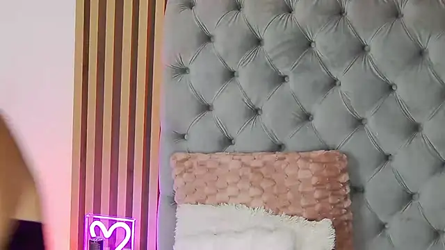 LunaHart online show from July 10, 2:17 pm