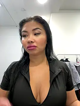 Snapshot of Mia_stepMOM chatting on October 17, 6:16 am Mia stepMOM online show from October 17, 6:16 am