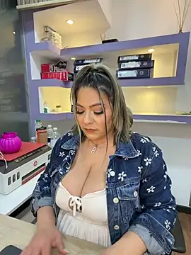 isabella horney  online show from June 15, 12:05 pm