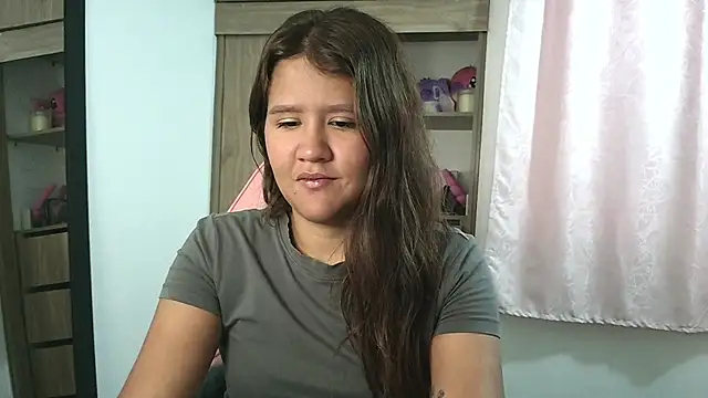 Oliviawatson1 online show from September 13, 1:30 pm