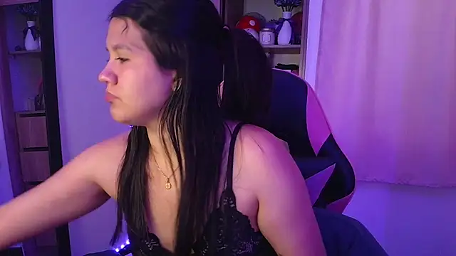 Oliviawatson1 online show from July 4, 12:23 pm