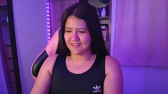 Oliviawatson1 online show from July 13, 1:01 pm