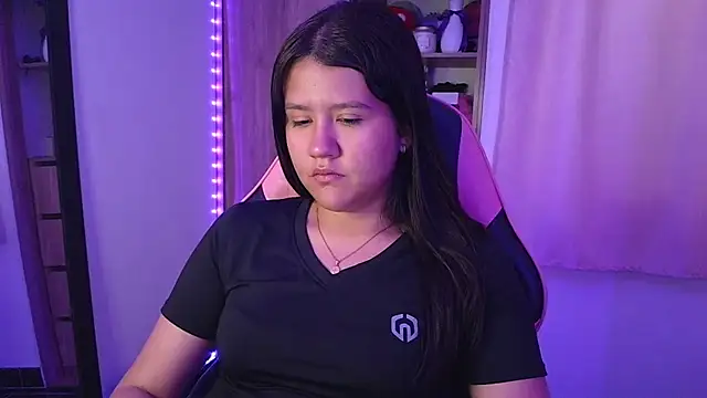 Oliviawatson1 online show from July 9, 12:29 pm