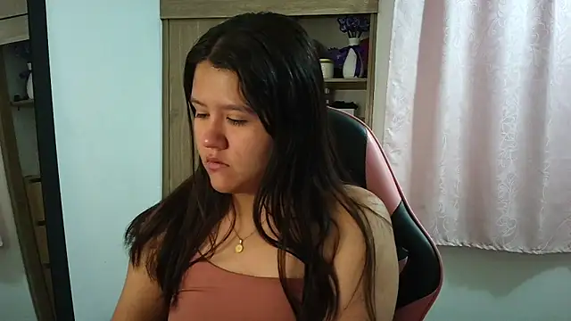 Oliviawatson1 online show from June 15, 12:05 pm