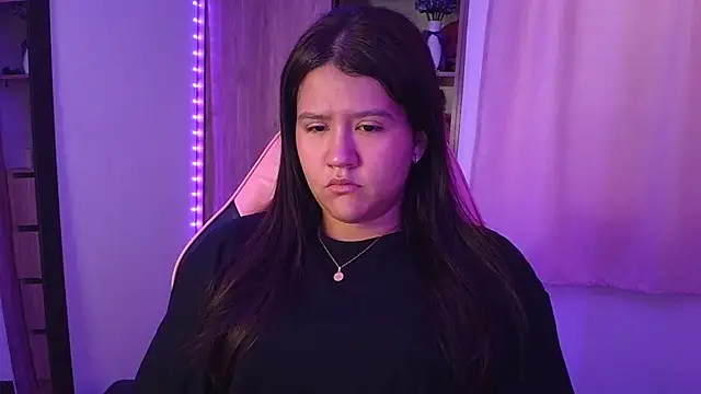 Oliviawatson1 online show from July 10, 12:38 pm