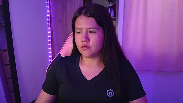 Oliviawatson1 online show from July 1, 1:21 pm
