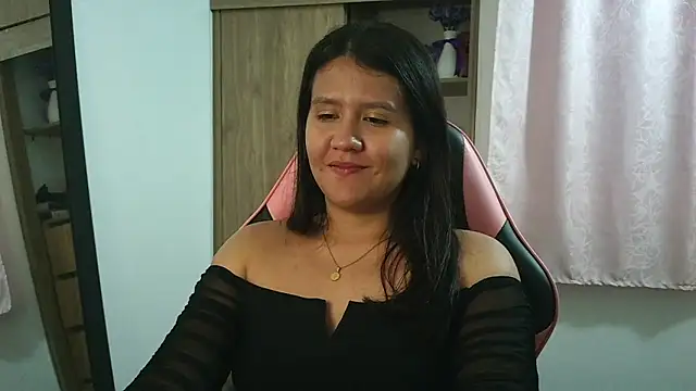 Oliviawatson1 online show from March 15, 8:22 pm