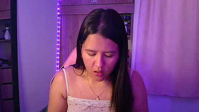 Oliviawatson1 online show from May 2, 12:08 pm