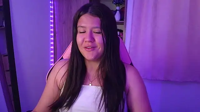Oliviawatson1 online show from July 22, 12:28 pm