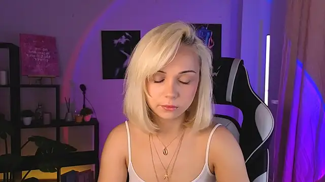 Charlotte Colinss online show from June 19, 5:44 am