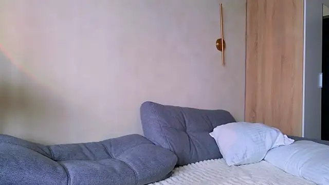 Charlotte Colinss online show from July 26, 8:22 am