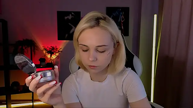 Charlotte Colinss online show from April 30, 4:39 am