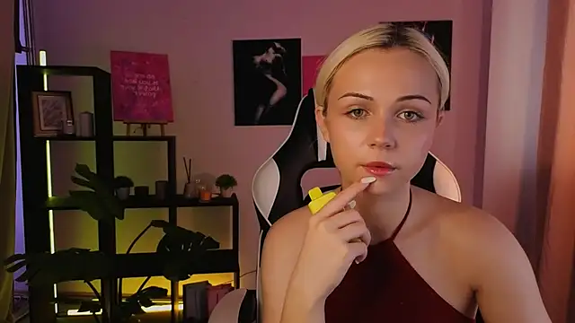 Charlotte Colinss online show from June 22, 4:31 am