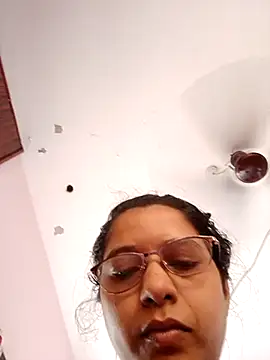 Snapshot of thanusi_2 chatting on October 7, 7:13 am thanusi 2 online show from October 7, 7:13 am