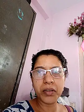 Snapshot of thanusi_2 chatting on October 4, 6:52 am thanusi 2 online show from October 4, 6:52 am