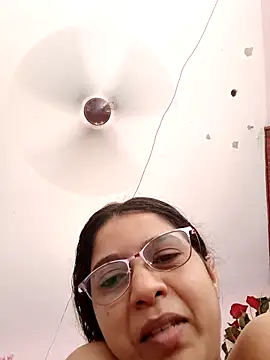 Snapshot of thanusi_2 chatting on October 8, 9:13 am thanusi 2 online show from October 8, 9:13 am