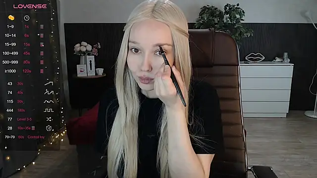 Snapshot of Sexy_Alexia69 chatting on September 18, 11:42 am Sexy Alexia69 online show from September 18, 11:42 am