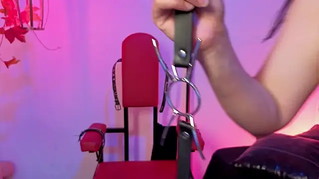 elowen halley1 online show from March 4, 8:04 pm