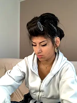 Snapshot of mrskarmaa chatting on September 11, 6:25 am mrskarmaa online show from September 11, 6:25 am