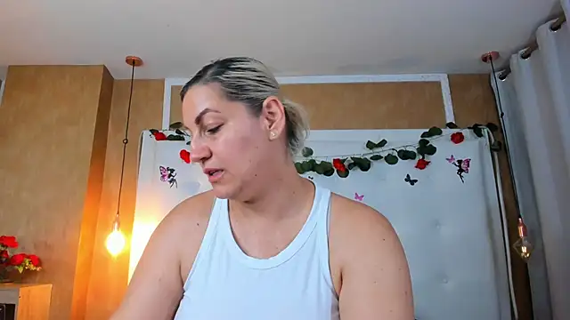 Heidy milf online show from February 16, 8:09 pm