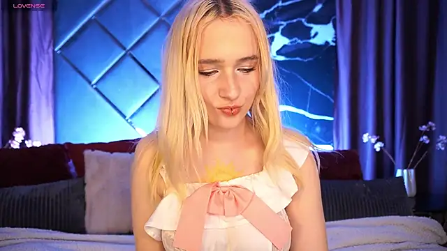 LilElfie online show from March 12, 10:12 pm