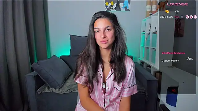 Snapshot of Guilana_baby chatting on October 15, 7:33 am Guilana baby online show from October 15, 7:33 am