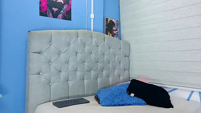 Snapshot of Emily_J18 chatting on October 14, 3:03 pm Emily J18 online show from October 14, 3:03 pm