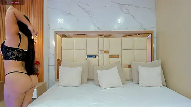 julieta rosee online show from January 6, 10:24 pm