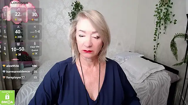 hunters woman online show from October 14, 10:45 pm