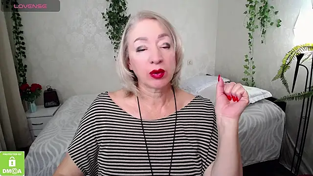 hunters woman online show from October 12, 5:04 pm