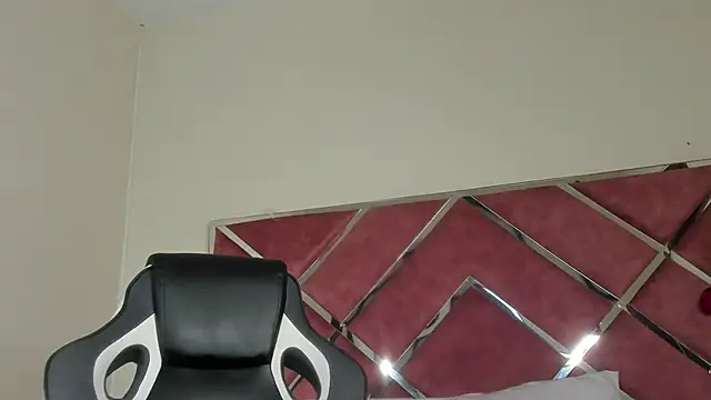 Snapshot of Dulce_Pettit chatting on October 15, 12:41 pm Dulce Pettit online show from October 15, 12:41 pm