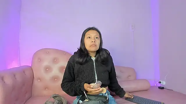 Snapshot of Dulce_Pettit chatting on September 10, 12:38 pm Dulce Pettit online show from September 10, 12:38 pm