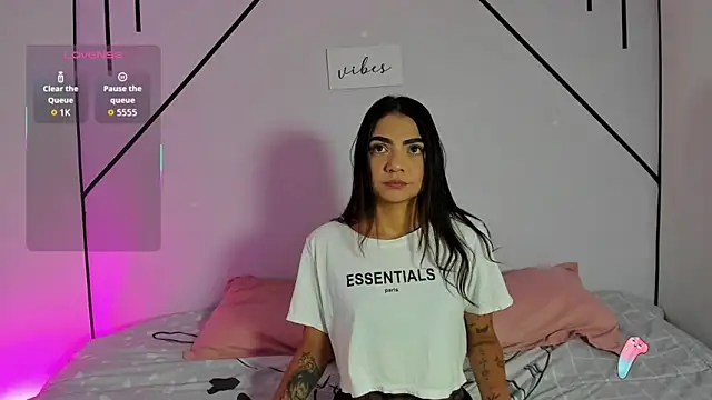 MiahCornell  online show from November 4, 6:57 pm