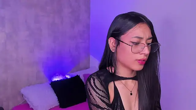 Becky G online show from October 9, 6:17 am