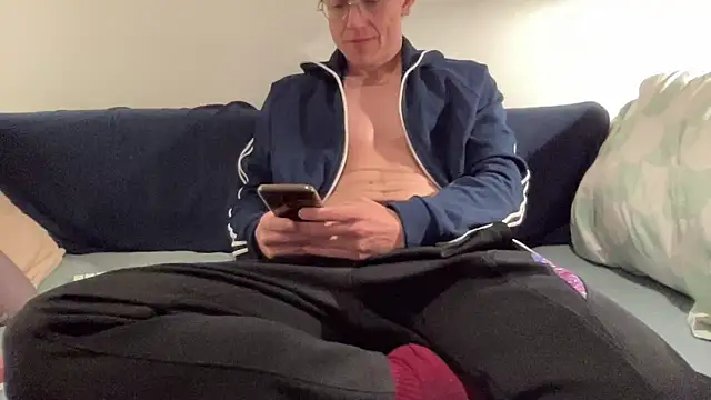 ee 000 online show from October 21, 8:35 pm