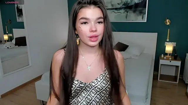 HollisHearl online show from September 13, 9:39 am