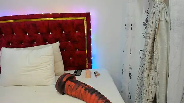 charlloteevans X online show from July 14, 2:00 pm