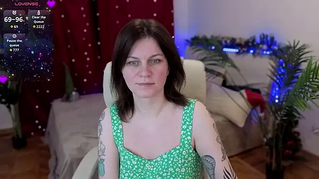 TinaMelt online show from December 1, 8:44 pm