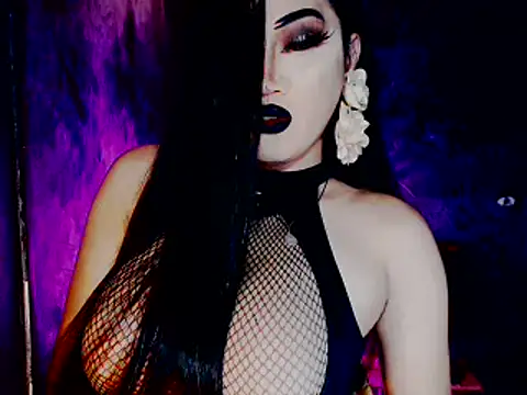 Snapshot of Mistress4fun chatting on October 19, 10:39 am Mistress4fun online show from October 19, 10:39 am