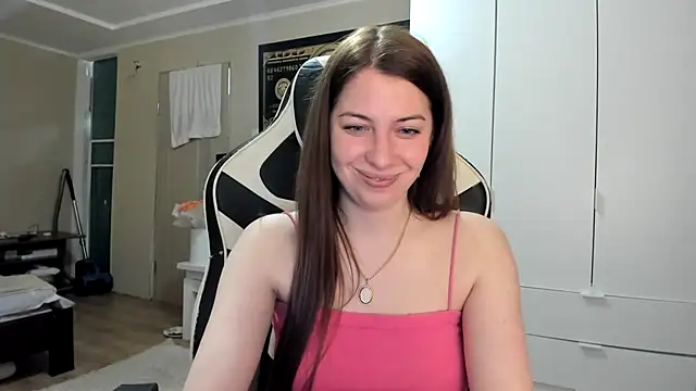 EmiLovsi online show from May 7, 8:23 pm