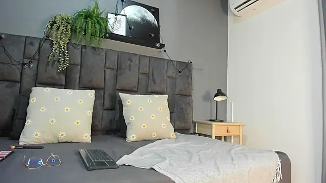 RiriiBrunette   online show from October 18, 8:43 pm