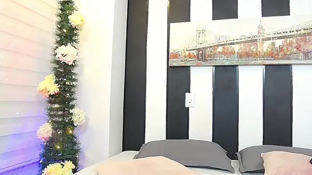 ParisRoux online show from November 18, 8:43 pm