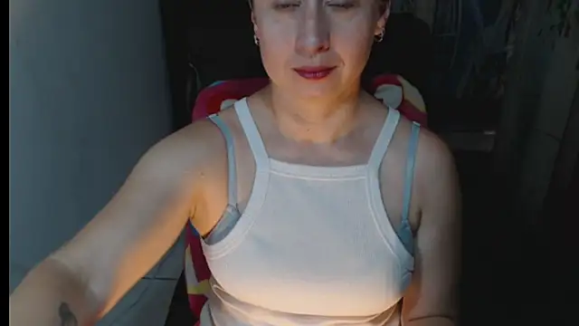 Milf Valeria online show from December 15, 4:45 pm