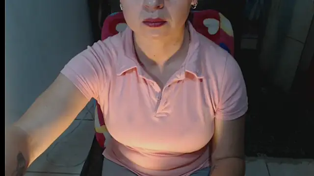 Milf Valeria online show from December 16, 5:19 pm