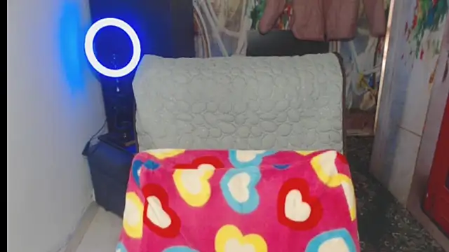 Milf Valeria online show from November 19, 4:07 pm